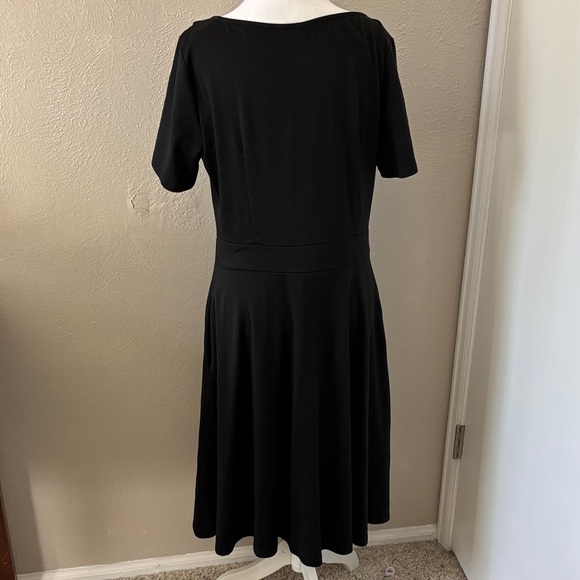 Basic Black Dress Peter Pan collar - Picture 4 of 8
